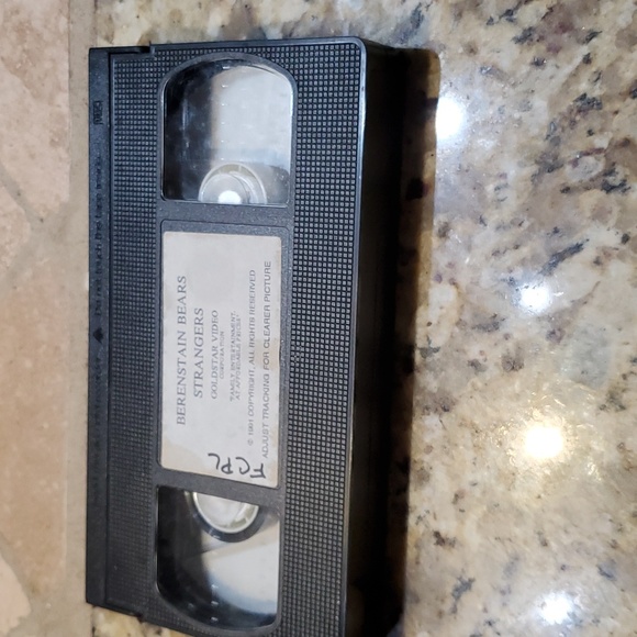 Lot of 2 Vintage The Berenstain Bears Christmas Tree & Learn About Strangers VHS - Picture 9 of 9